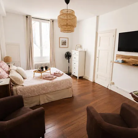 Apartment Very Cozy, Bathtub And Quiet
