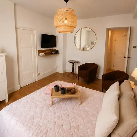 Very Cozy, Bathtub And Quiet Dijon
