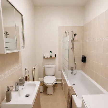 Apartment Very Cozy, Bathtub And Quiet *